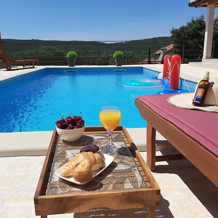 House Forest Сasa de vacaciones Šibenik