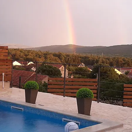 House Forest Nyaraló